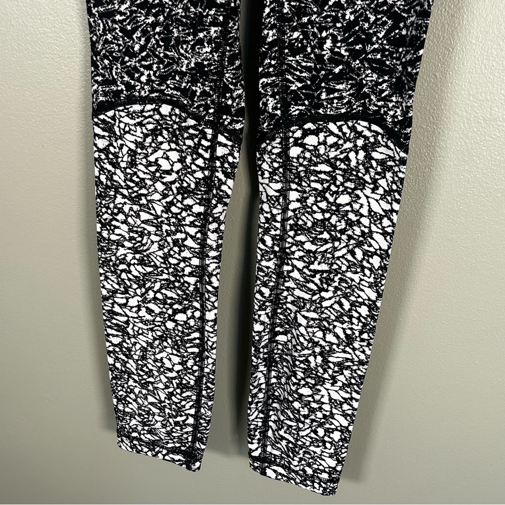 Lululemon‎ wunder under ice breaker size 4 leggings black white 27” - Picture 3 of 11